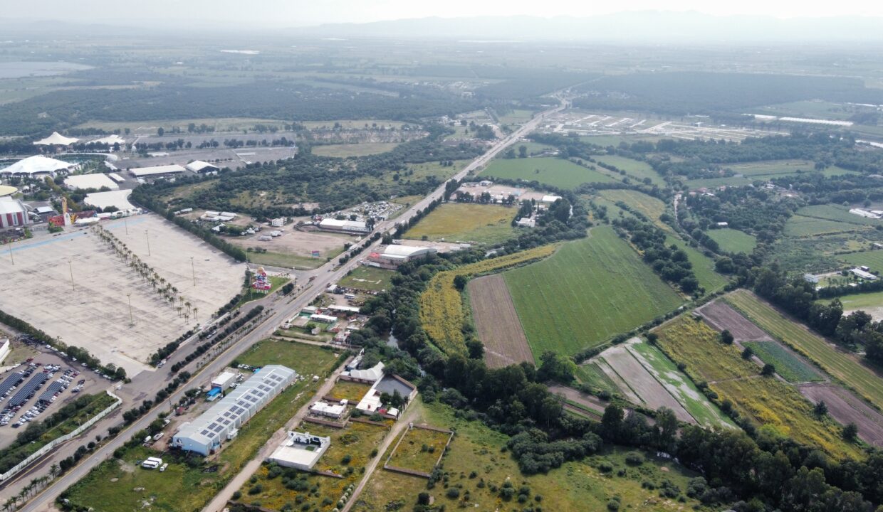 dji_fly_20251001_102948_973_1759336197671_photo_optimized (1)