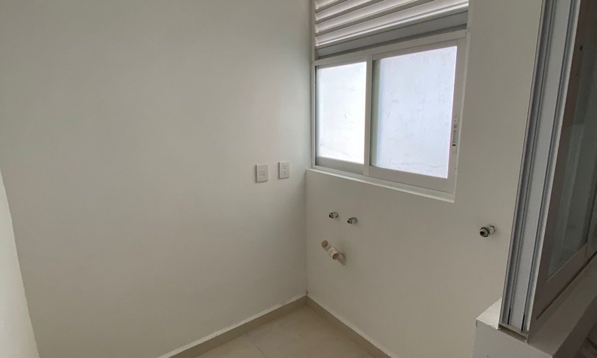 6c54d096-1ce3-40b0-bea8-10e59e026e3d (1)